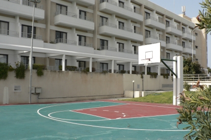 Баскетбольная площадка в отеле Louis Phaethon